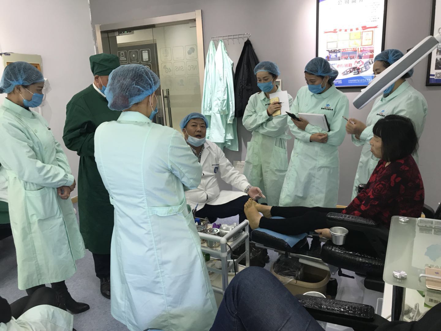 怎样开一个灰指甲店？开灰指甲店要投资多少钱？